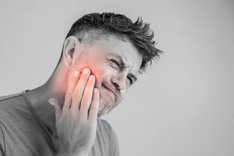 man tooth pain